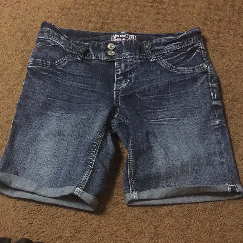 Ametheyst jeans body con Jean shorts 5 Jrs some stretch 2 back pockets